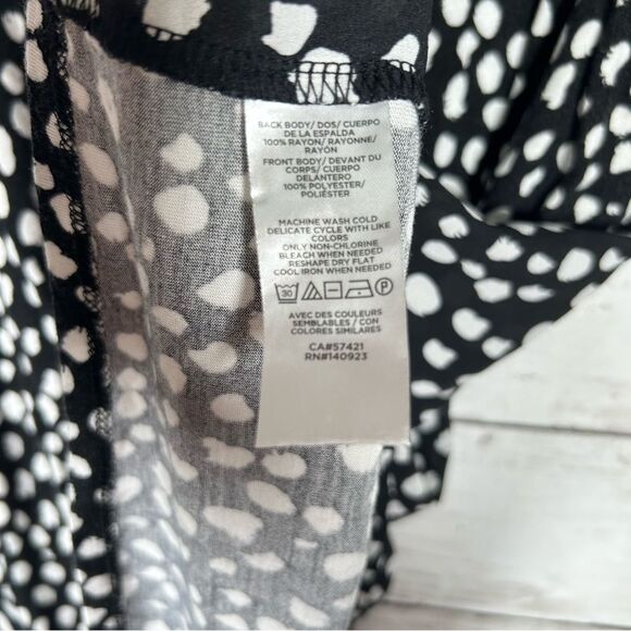 LOFT Split Neck Career Splash Dot Sleeveless Relaxed Black White Top M - Picture 9 of 9